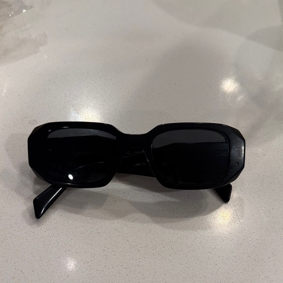Prada sunglasses - Picture 2 of 11